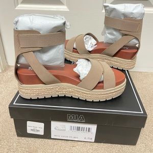 MIA Kaylyn sandals 6.5M. New in box, never worn.